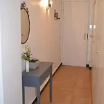 16 -near Champs-elysees 75m2 Appartement Parijs
