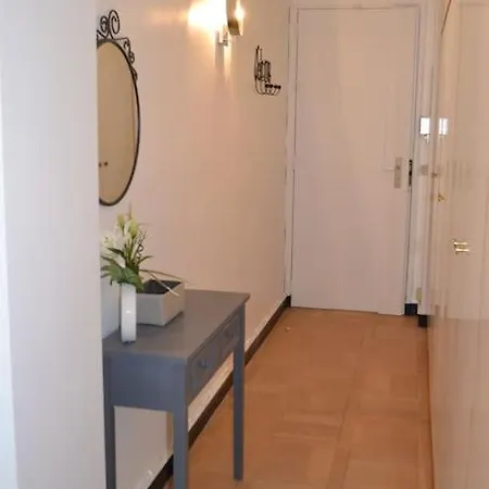 16 -near Champs-elysees 75m2 Appartement Parijs