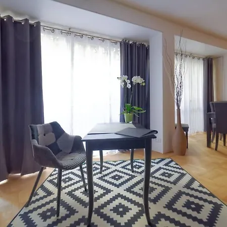 16 -near Champs-elysees 75m2
