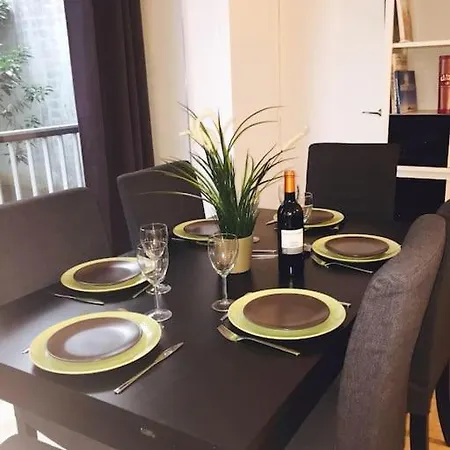 16 -near Champs-elysees 75m2 * Párizs