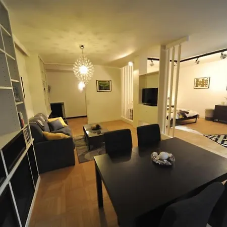 16 -near Champs-elysees 75m2 Párizs