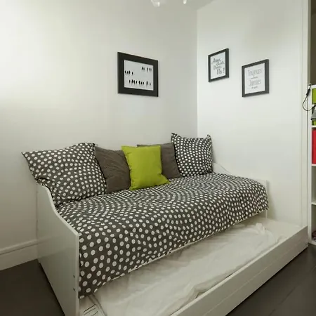 16 -near Champs-elysees 75m2