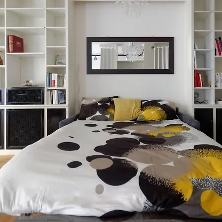 16 -near Champs-elysees 75m2 Párizs