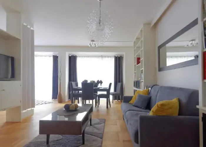 16 -near Champs-elysees 75m2 Apartment *