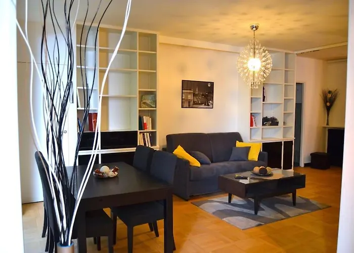 16 -near Champs-elysees 75m2 * Paris