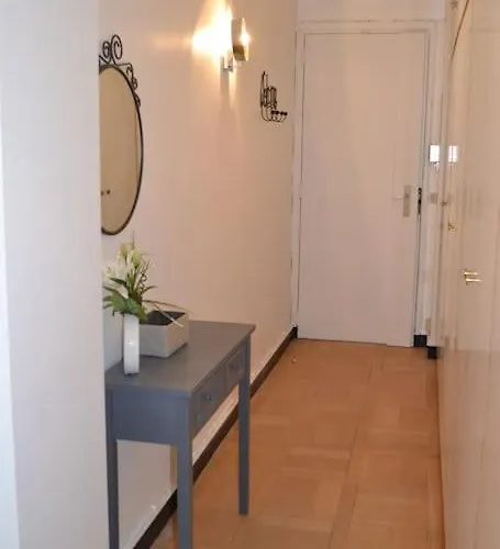 16 -near Champs-elysees 75m2 Apartment Paris