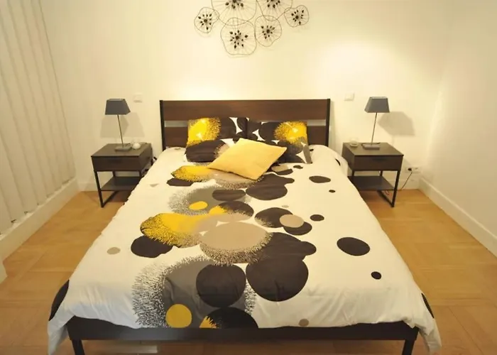 16 -near Champs-elysees 75m2 *