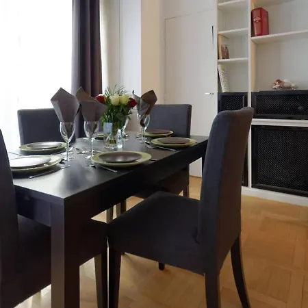 16 -near Champs-elysees 75m2