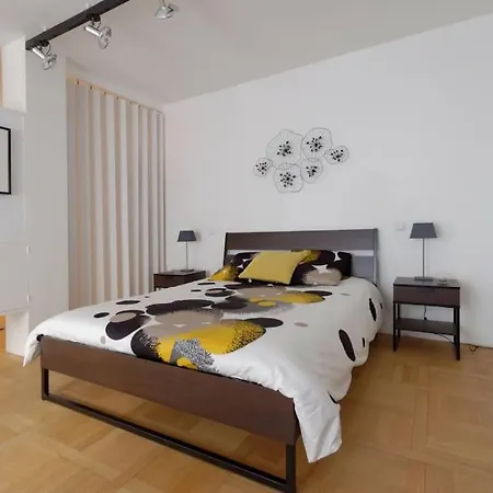 Appartamento 16 -near Champs-elysees 75m2